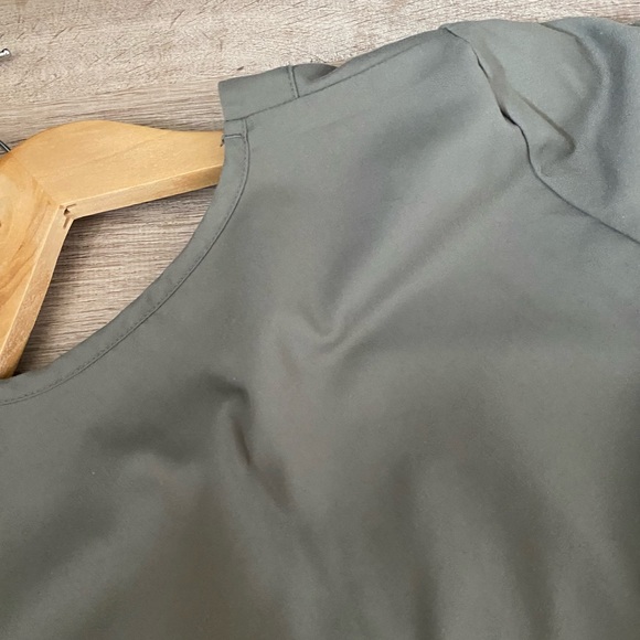 Greys Anatomy Scrub Top - Picture 5 of 5